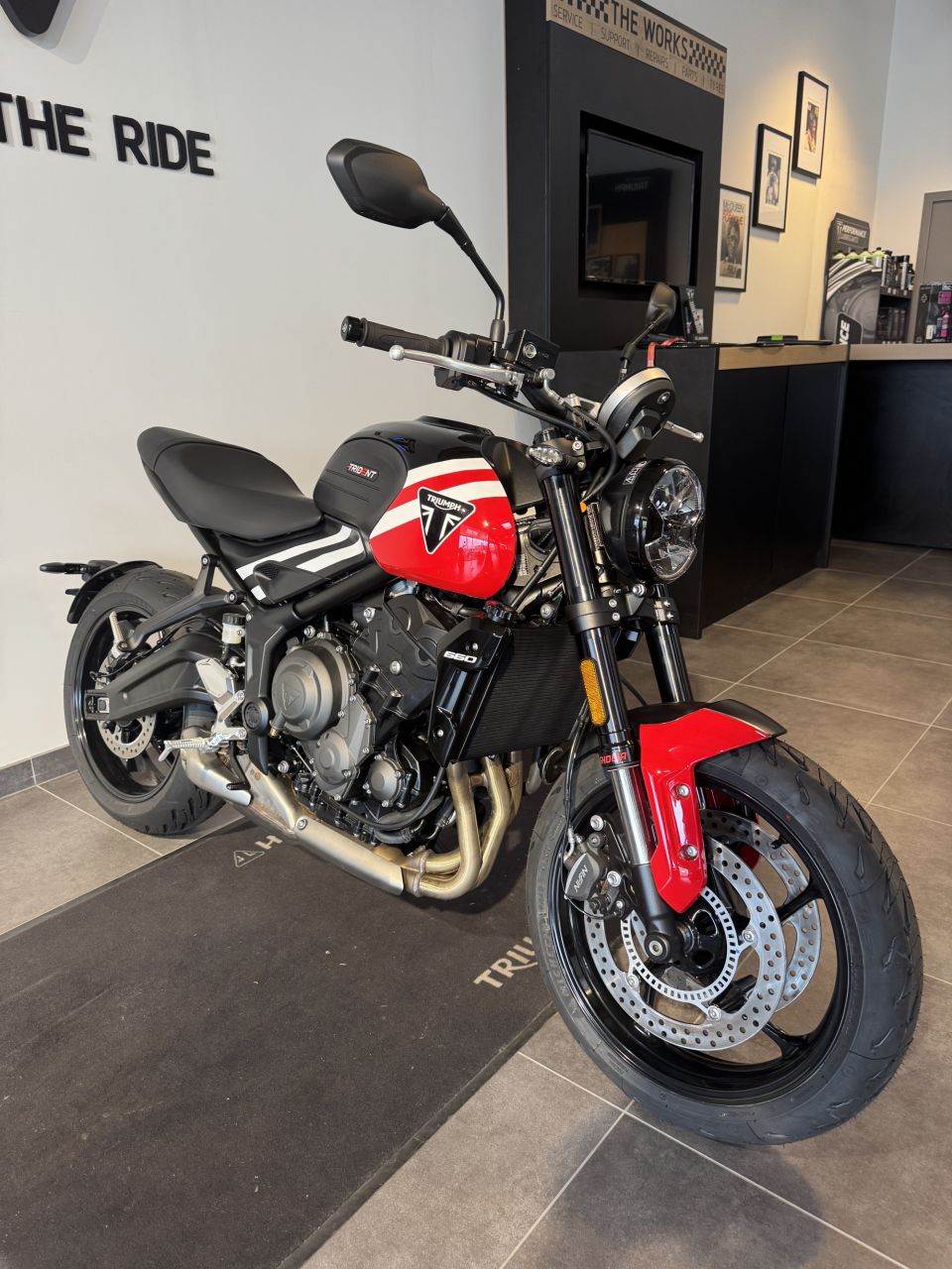 TRIUMPH TRIDENT 660 4