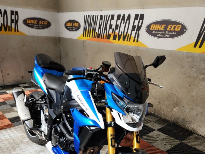 SUZUKI GSR 750 4