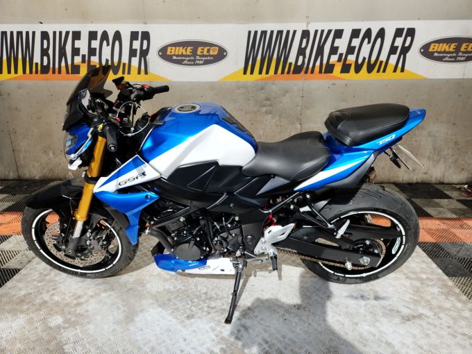 SUZUKI GSR 750 4