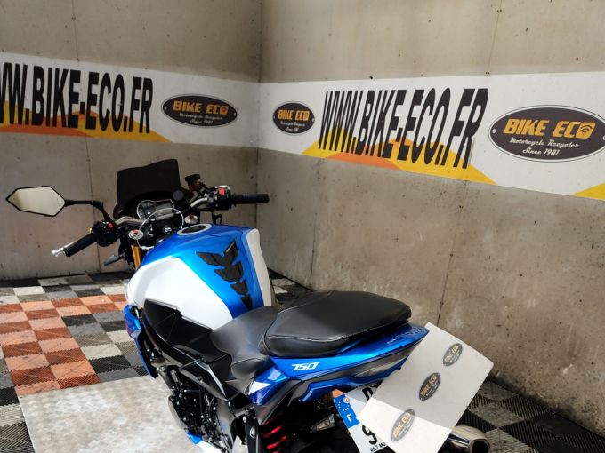 SUZUKI GSR 750 4