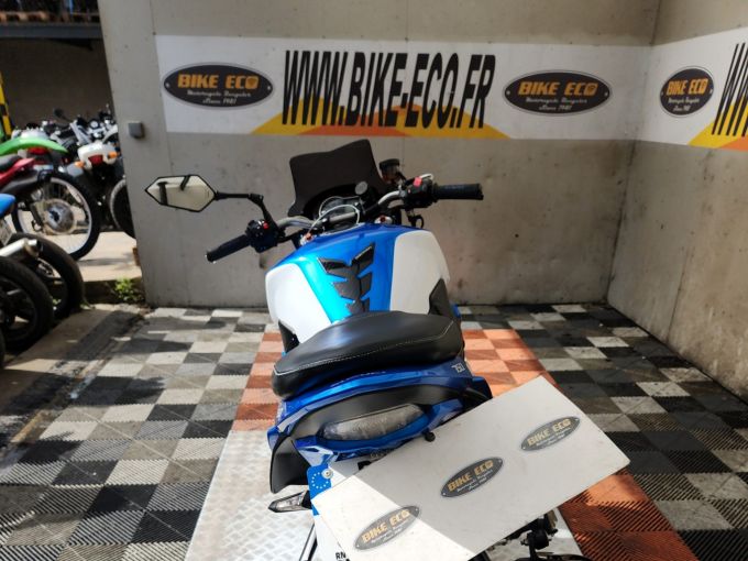 SUZUKI GSR 750 4