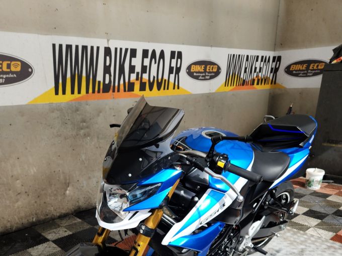 SUZUKI GSR 750 4