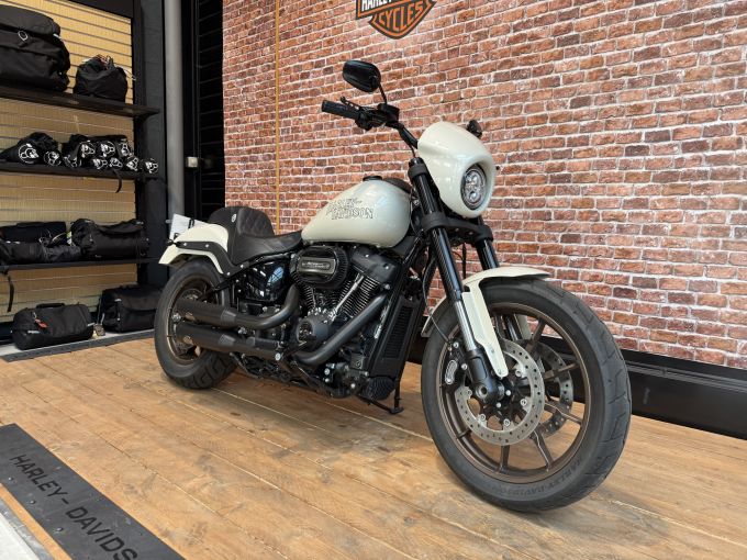 HARLEY-DAVIDSON SOFTAIL LOW RIDER 1868 S 4