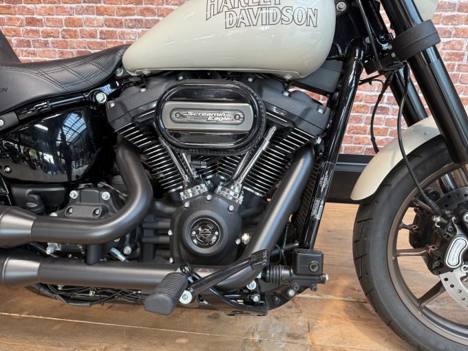 HARLEY-DAVIDSON SOFTAIL LOW RIDER 1868 S 4