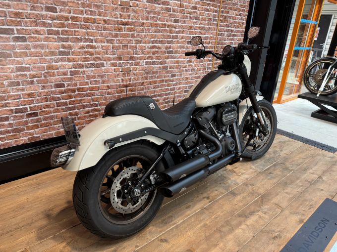 HARLEY-DAVIDSON SOFTAIL LOW RIDER 1868 S 4
