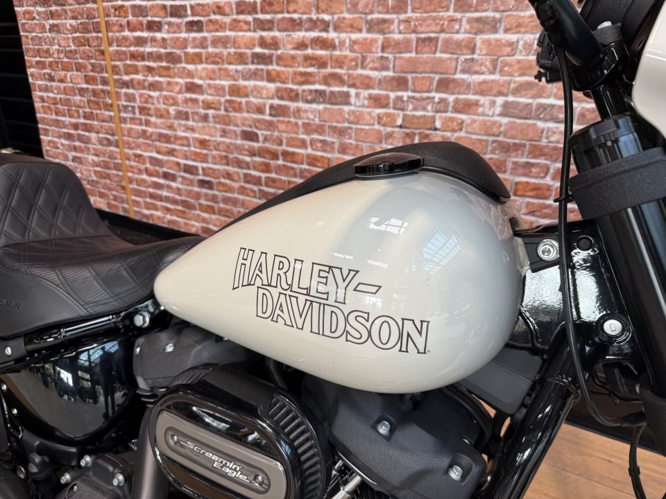 HARLEY-DAVIDSON SOFTAIL LOW RIDER 1868 S 4