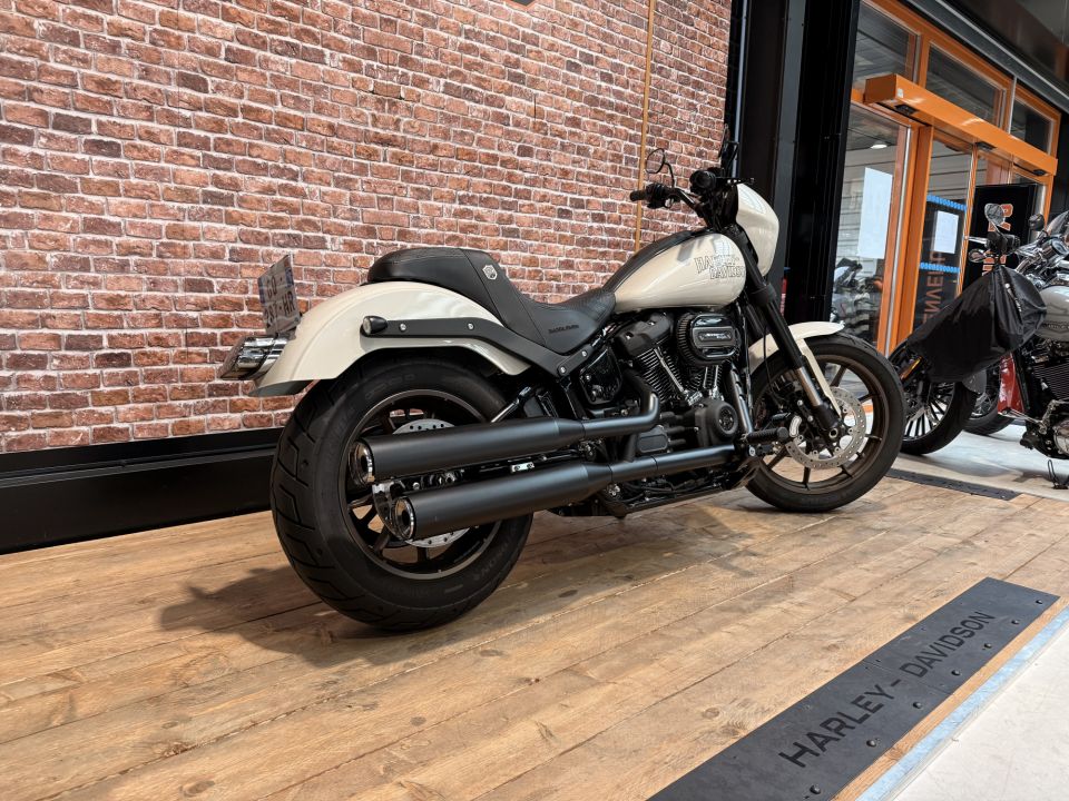 HARLEY-DAVIDSON SOFTAIL LOW RIDER 1868 S 4