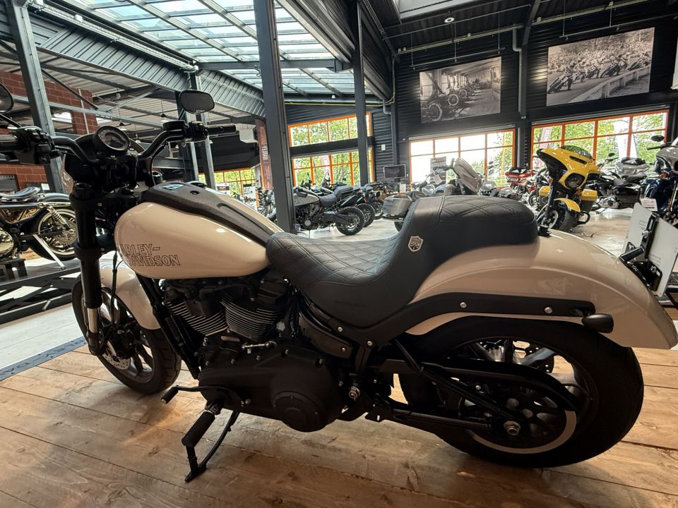 HARLEY-DAVIDSON SOFTAIL LOW RIDER 1868 S 4