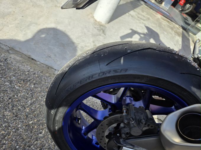 YAMAHA YZF 1000 R1 4