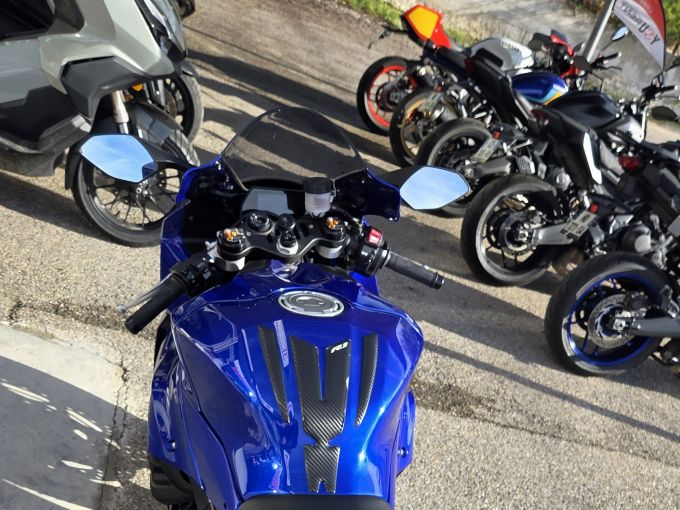 YAMAHA YZF 1000 R1 4