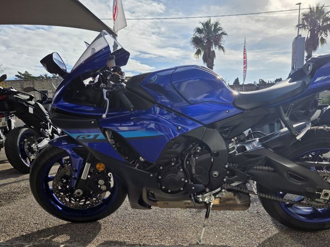 YAMAHA YZF 1000 R1 4