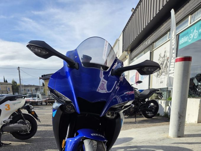 YAMAHA YZF 1000 R1 4