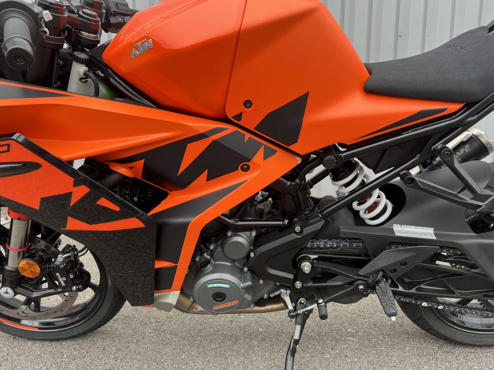 KTM RC 390 ABS 4