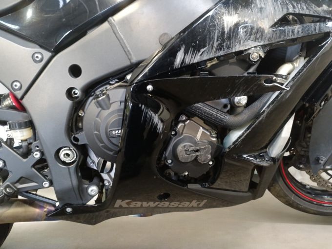 KAWASAKI ZX-10R 4