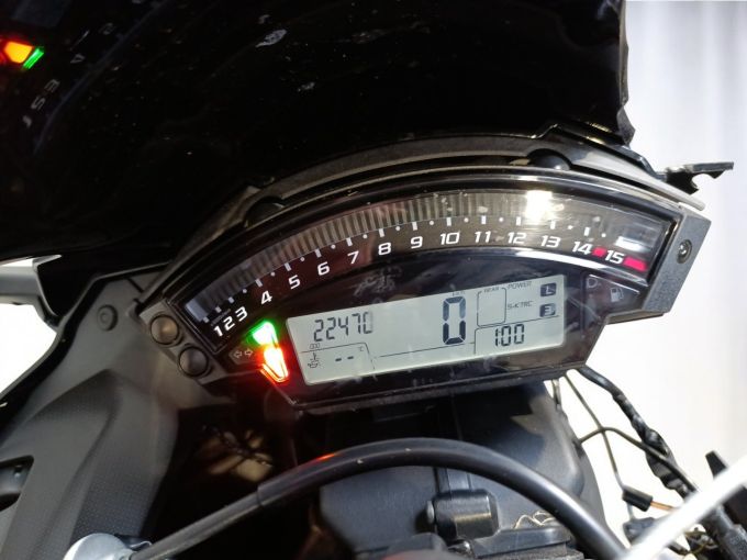 KAWASAKI ZX-10R 4