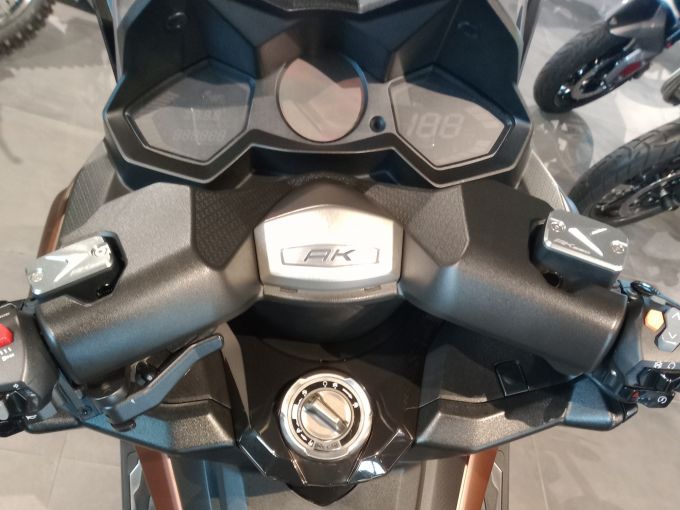 KYMCO AK 550 4