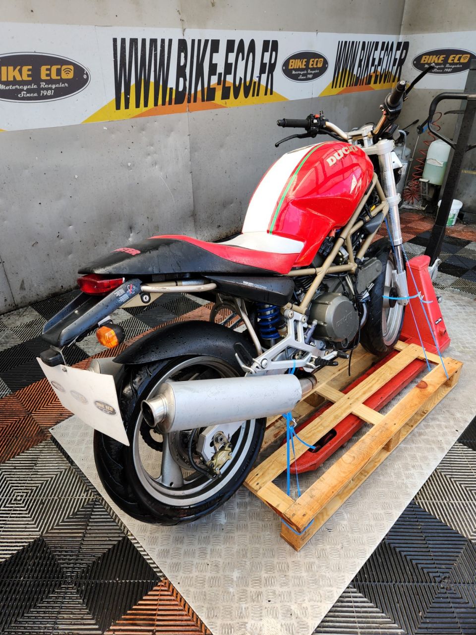 DUCATI 600 MONSTER 4