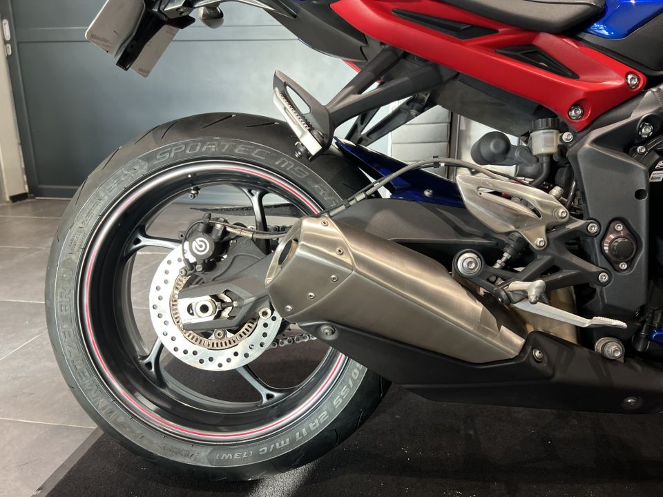 TRIUMPH STREET TRIPLE 675 R 4