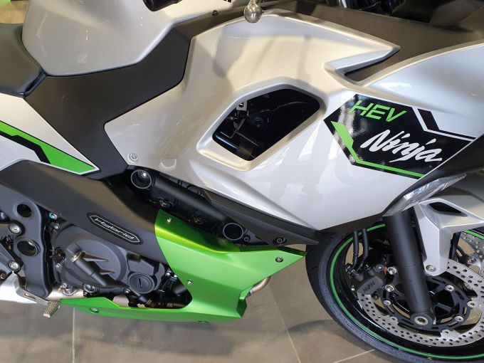 KAWASAKI Ninja 7 Hybrid 4