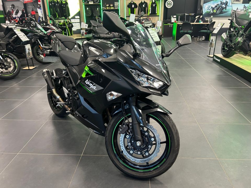 KAWASAKI NINJA 400 4