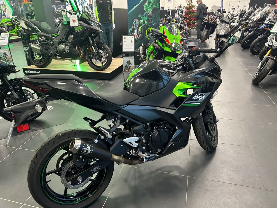 KAWASAKI NINJA 400 4