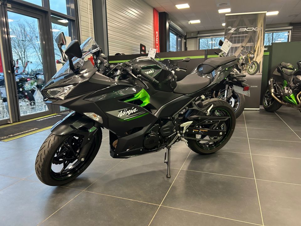 KAWASAKI NINJA 400 4