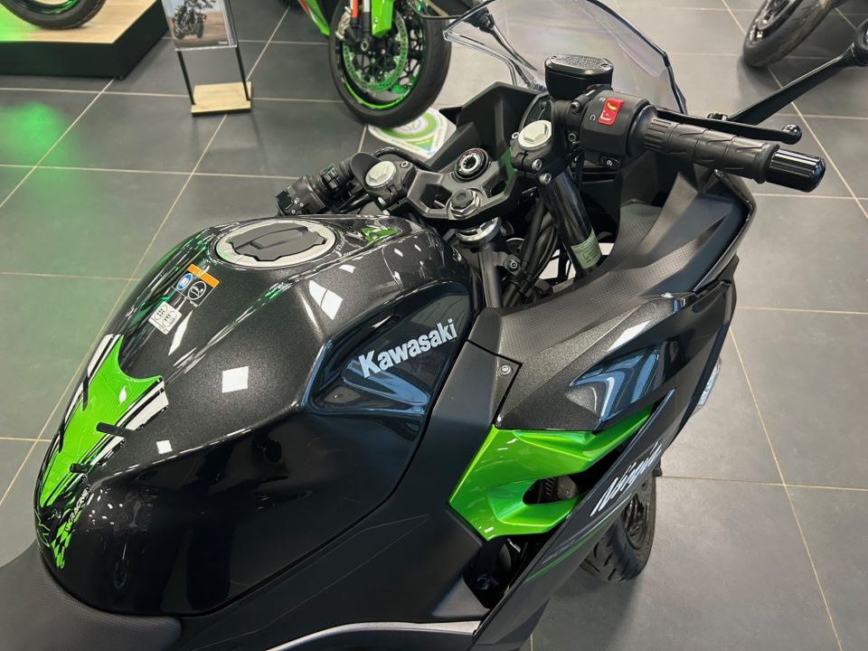 KAWASAKI NINJA 400 4