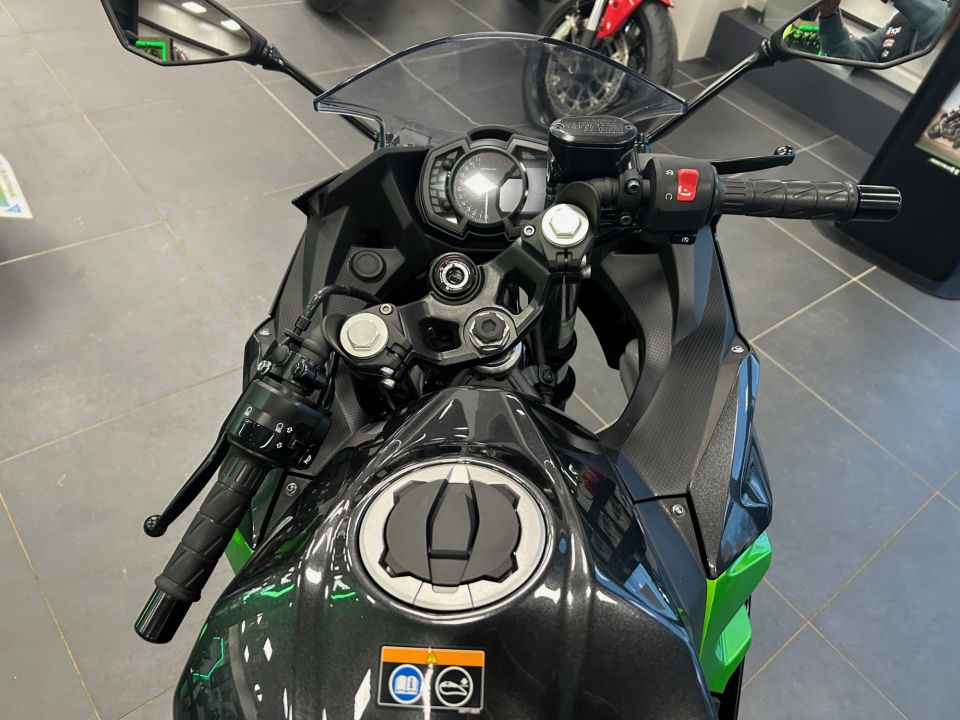 KAWASAKI NINJA 400 4