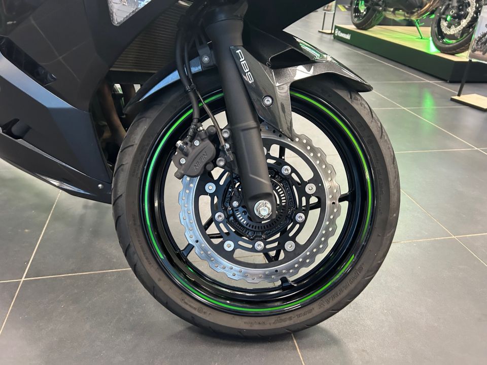 KAWASAKI NINJA 400 4
