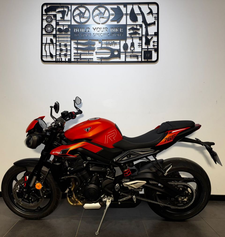 TRIUMPH STREET TRIPLE 765 R 4