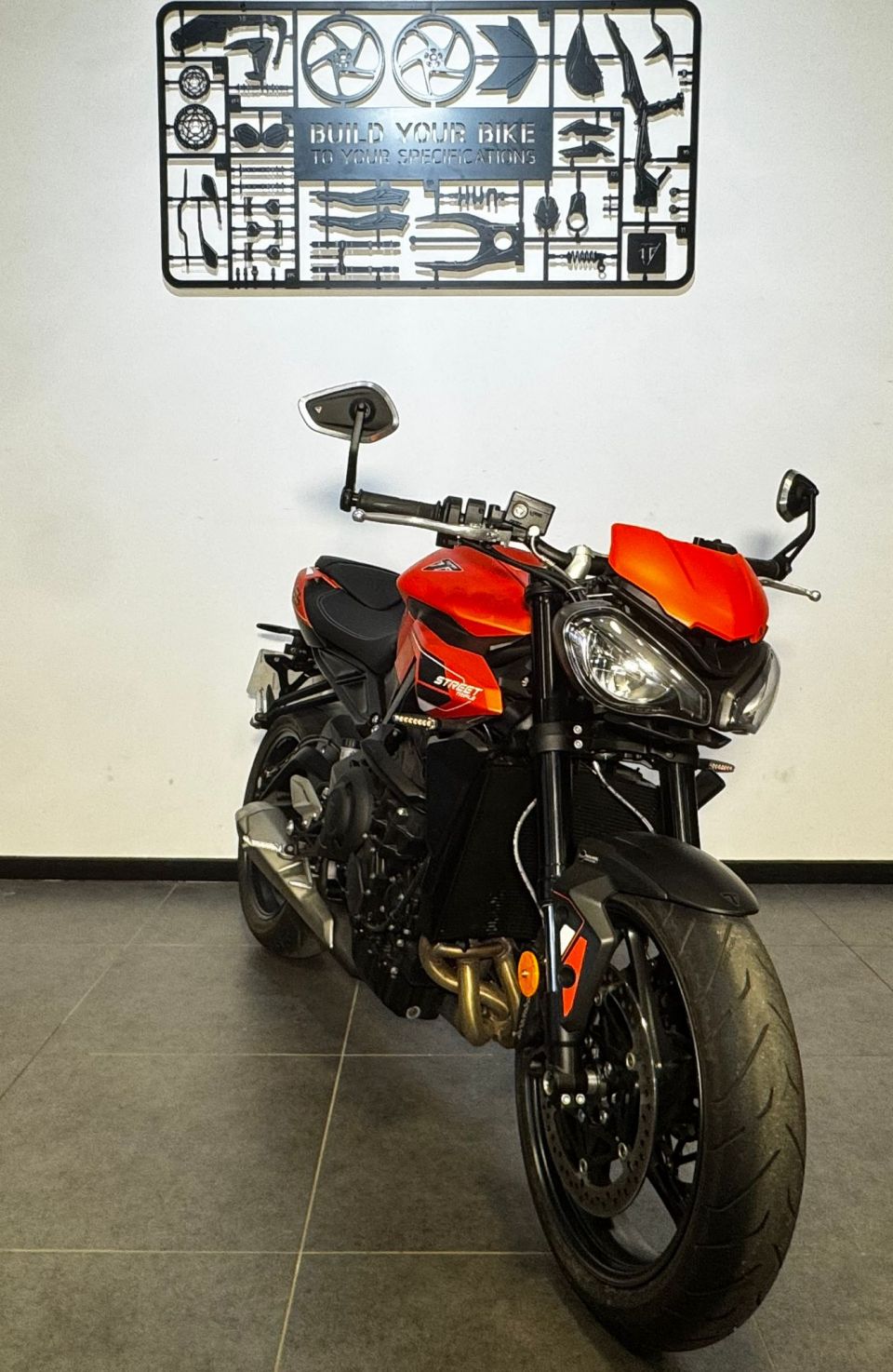 TRIUMPH STREET TRIPLE 765 R 4