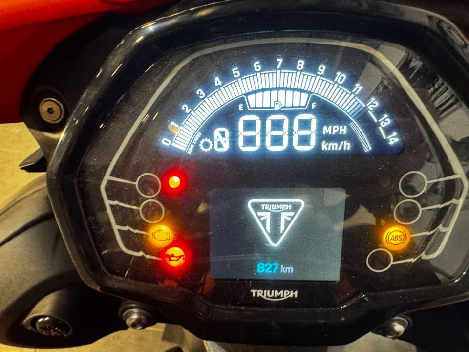 TRIUMPH STREET TRIPLE 765 R 4