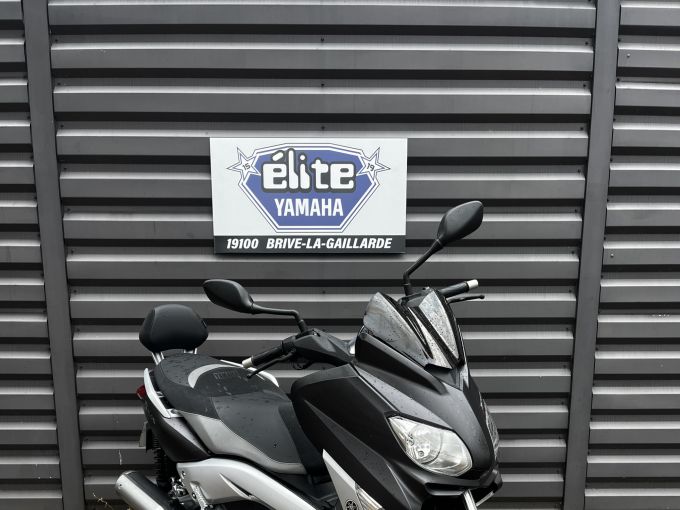 YAMAHA X-MAX 250 IRON 4
