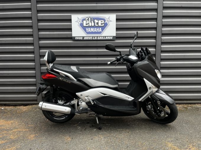 YAMAHA X-MAX 250 IRON 4