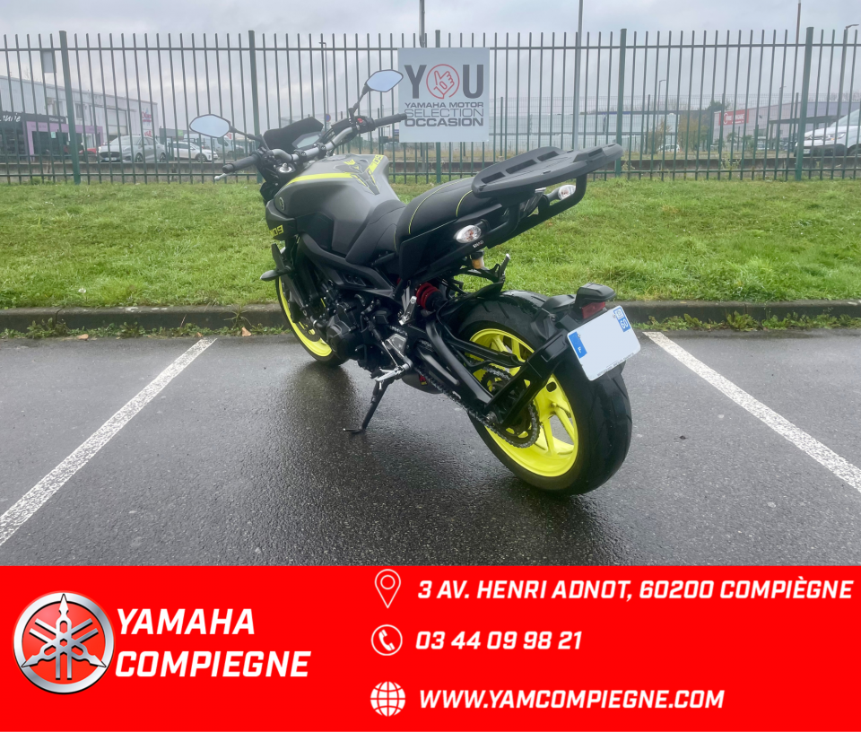 YAMAHA MT-09 4
