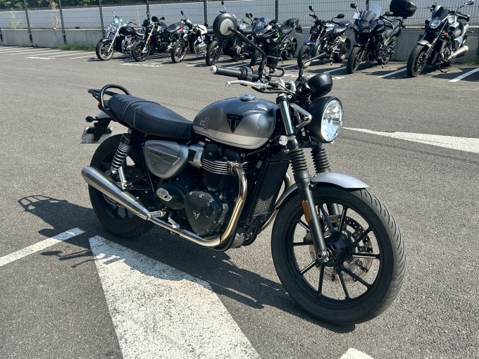 TRIUMPH STREET TWIN 900 EC1 Edition 4