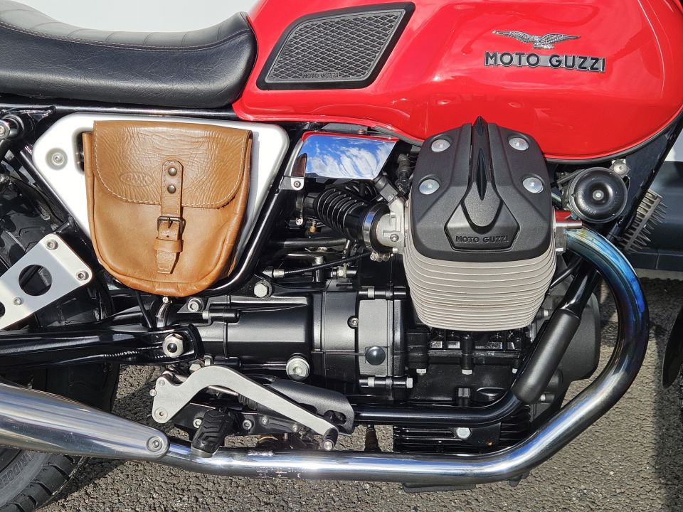 MOTO GUZZI V7 4