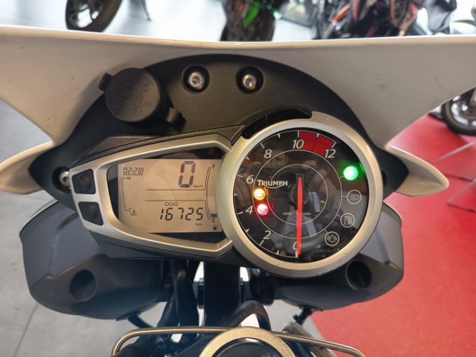 TRIUMPH SPEED TRIPLE 1050 4