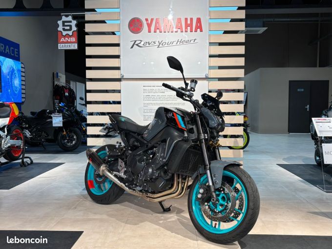 YAMAHA MT-09 4
