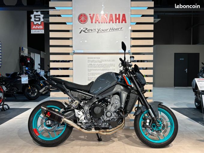 YAMAHA MT-09 4