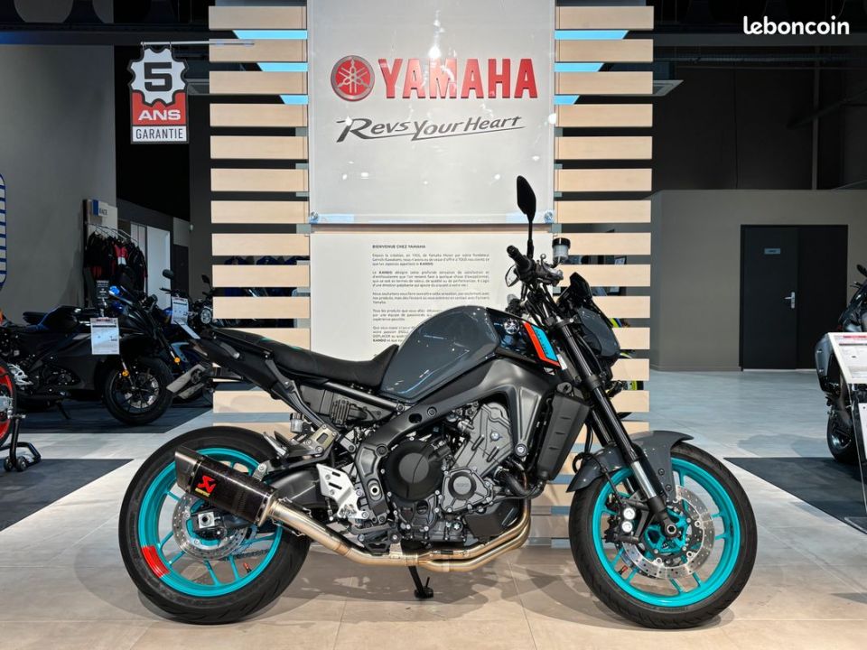 YAMAHA MT-09 4