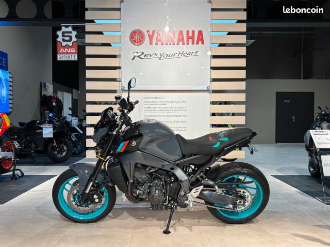 YAMAHA MT-09 4