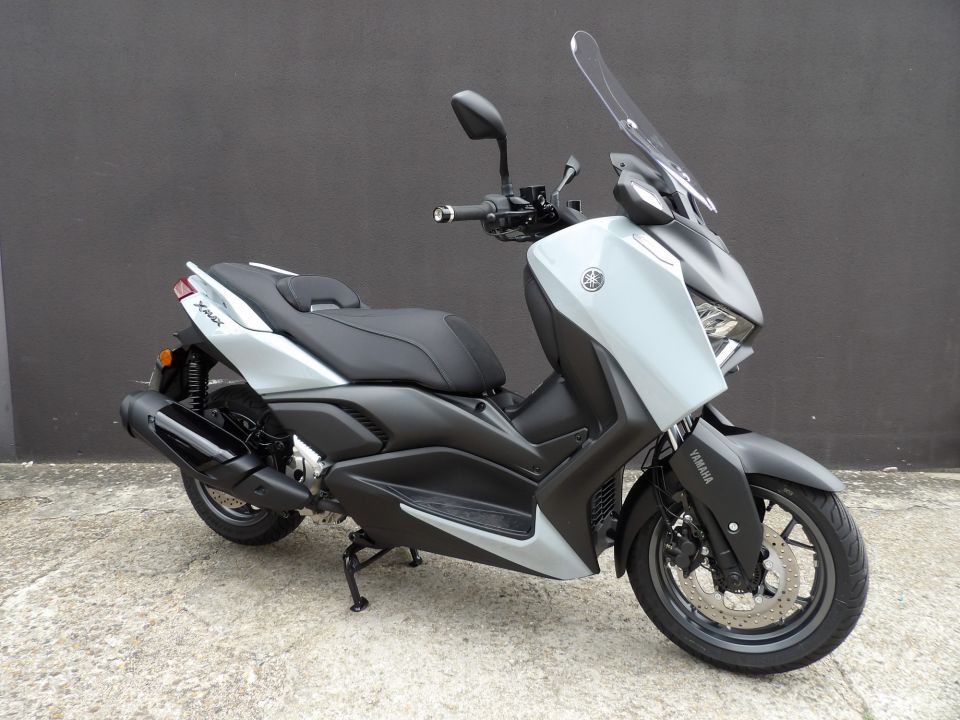 YAMAHA XMAX 300 TECH MAX + 4