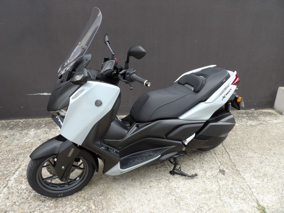 YAMAHA XMAX 300 TECH MAX + 4