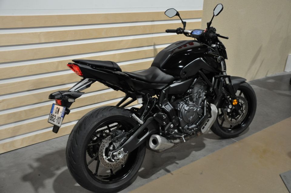 YAMAHA MT-07 (47.5CV) 4