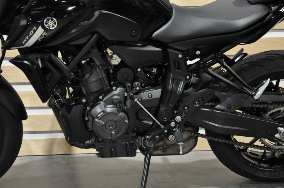YAMAHA MT-07 (47.5CV) 4