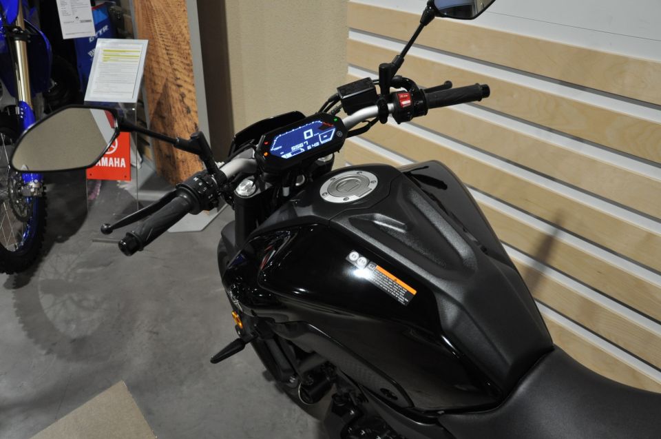 YAMAHA MT-07 (47.5CV) 4