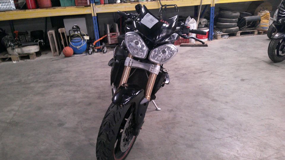 TRIUMPH SPEED TRIPLE 1050 4