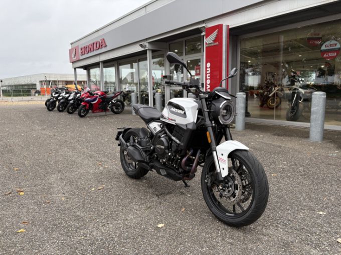 MOTO MORINI SEIEMMEZZO SCR 4
