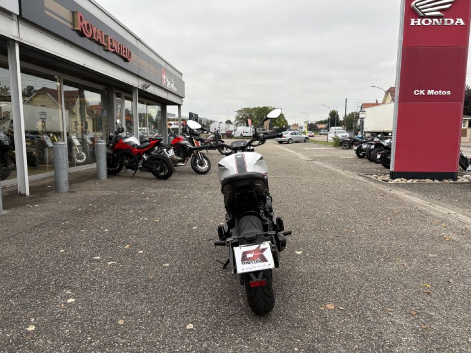 MOTO MORINI SEIEMMEZZO SCR 4